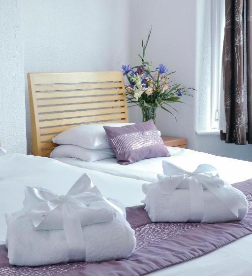 غرفة عائلية حمام مشترك, Aragon House