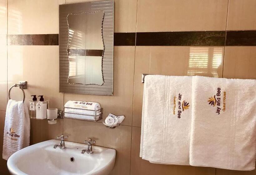 חדר סטנדרט לארבעה, Jay And Bee Guest House