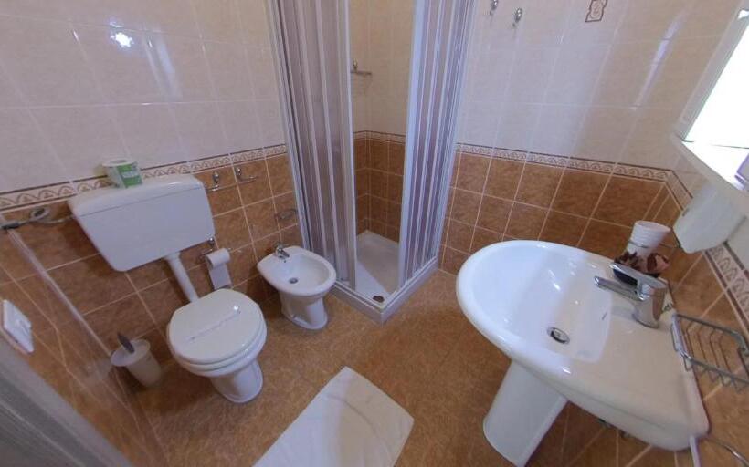Номер Стандарт Трехместный, Albergo Perseo