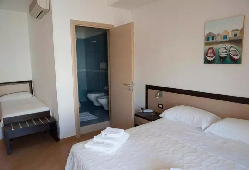 اتاق سوپریور سه تخته, Albergo Perseo