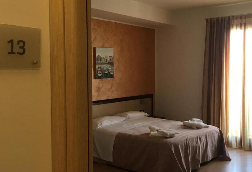 חדר סופריור לשלושה, Albergo Perseo