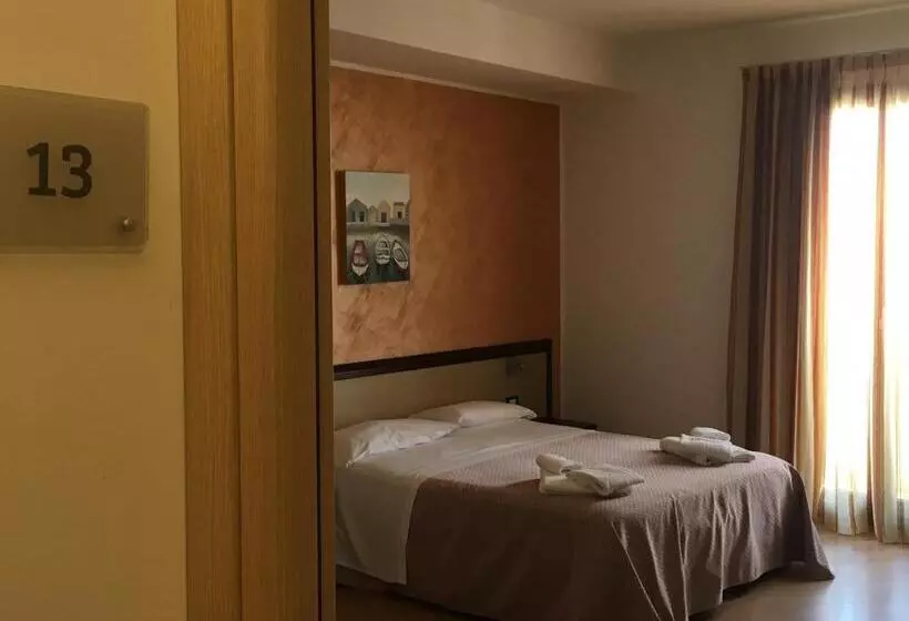اتاق سوپریور سه تخته, Albergo Perseo