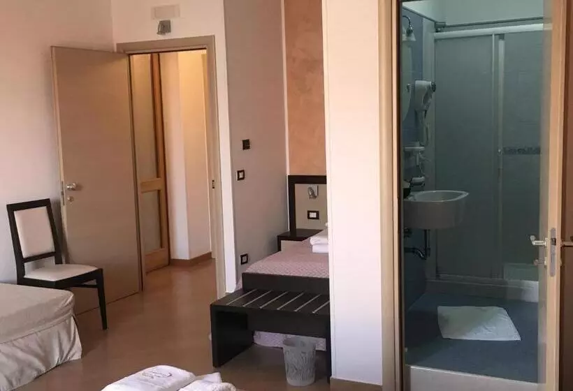 اتاق سوپریور سه تخته, Albergo Perseo