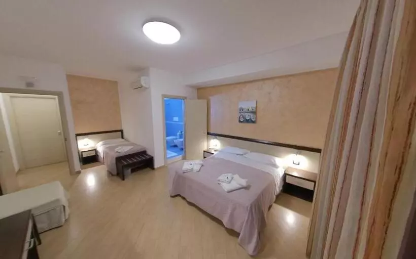 اتاق سوپریور سه تخته, Albergo Perseo