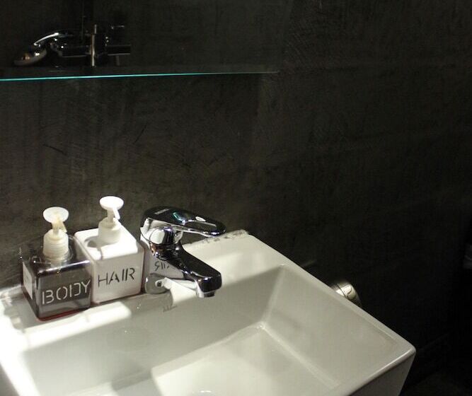 اتاق استاندارد, Just As Inn