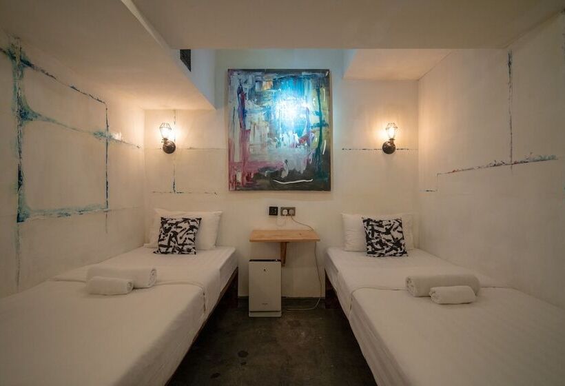 اتاق استاندارد, Just As Inn