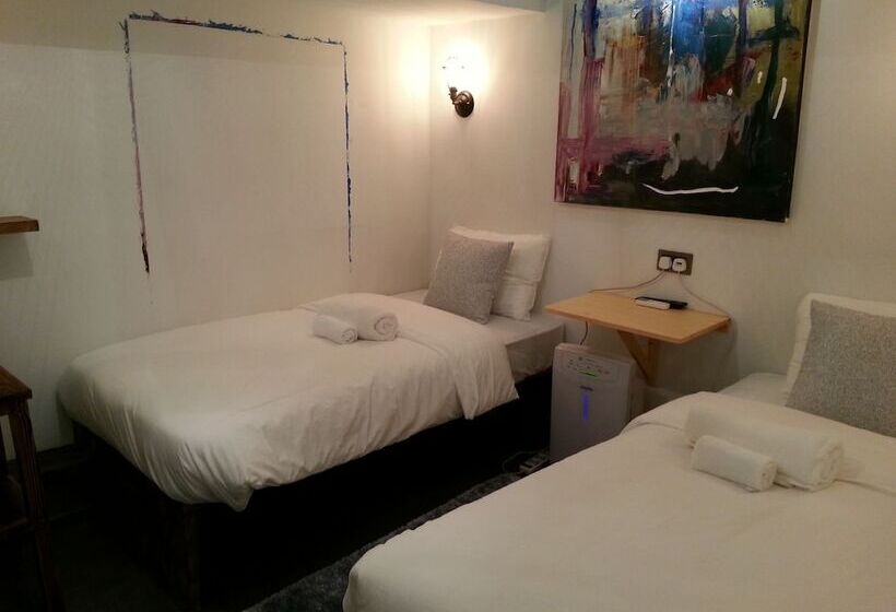 اتاق استاندارد, Just As Inn