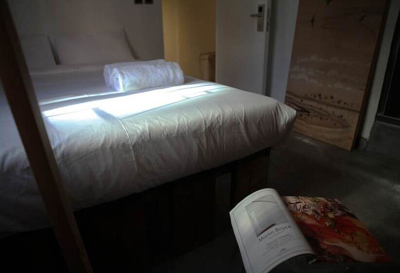 اتاق استاندارد, Just As Inn