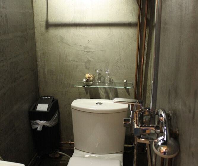 اتاق استاندارد یک نفره, Just As Inn