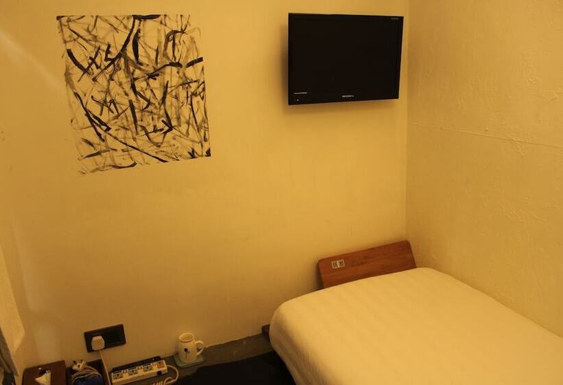 اتاق استاندارد یک نفره, Just As Inn