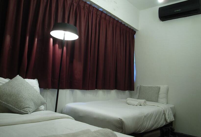 اتاق استاندارد سه نفره, Just As Inn