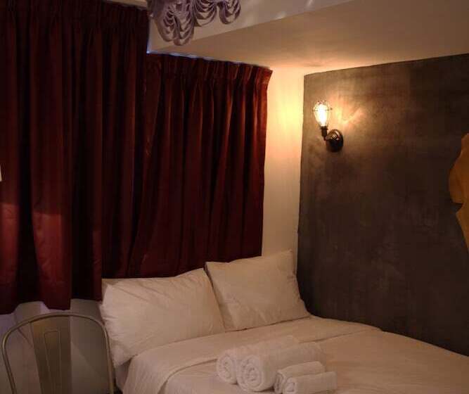 اتاق راحتی, Just As Inn