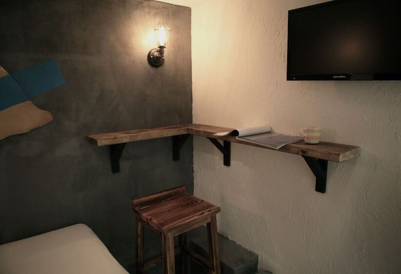 اتاق راحتی, Just As Inn