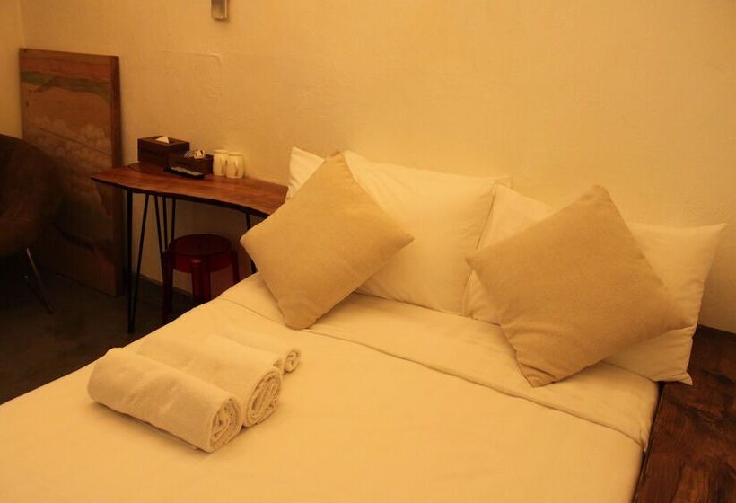 اتاق عادی, Just As Inn