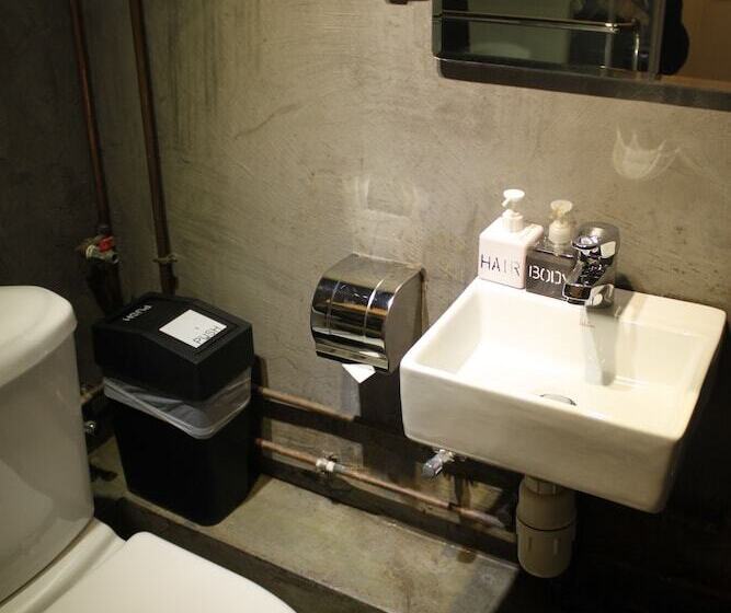 اتاق استاندارد, Just As Inn