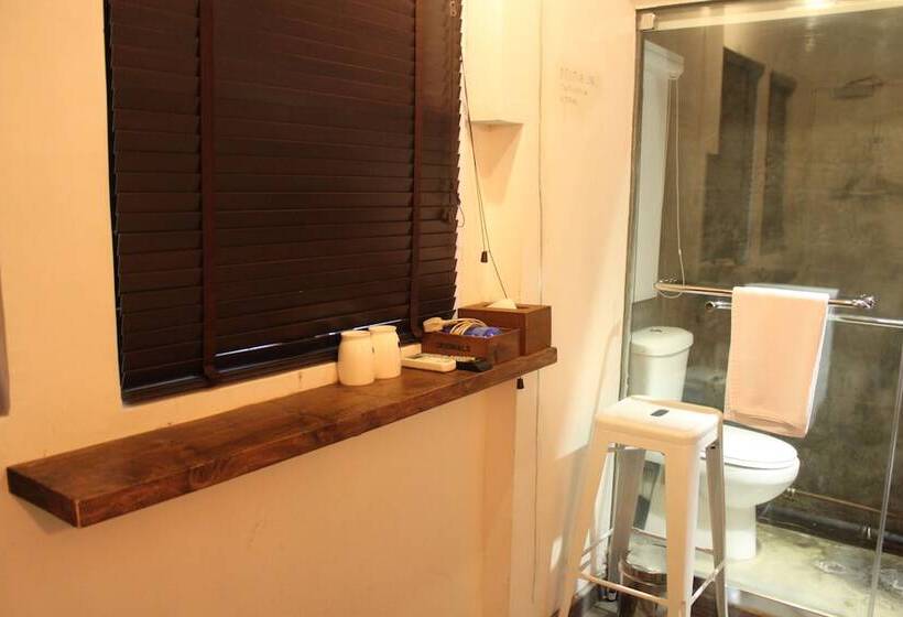 اتاق استاندارد, Just As Inn