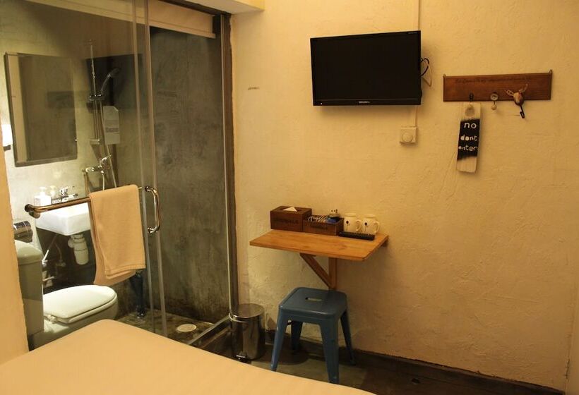 اتاق استاندارد, Just As Inn