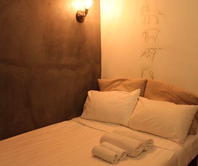 اتاق استاندارد, Just As Inn