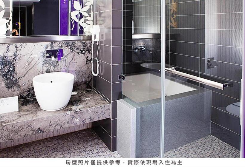 اتاق استاندارد با چشم‌انداز شهر, Royal Hotel Group  Central Park Branch