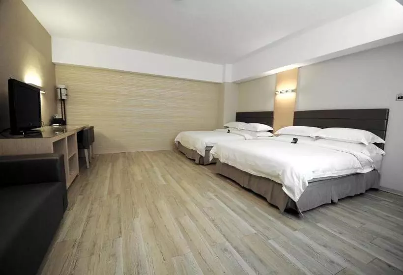 اتاق استاندارد چهار تخته, The Riverside Hotel Esthetics