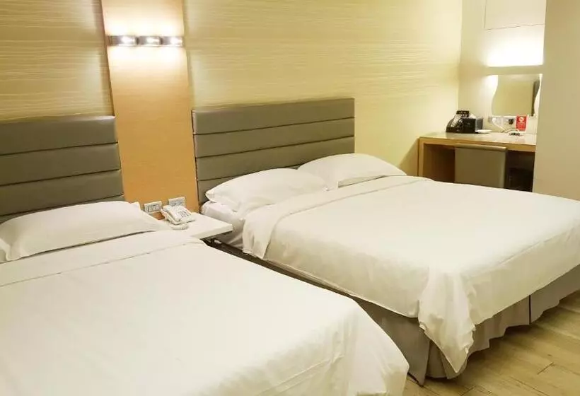 Economy Quadruple Room, The Riverside Hotel Esthetics