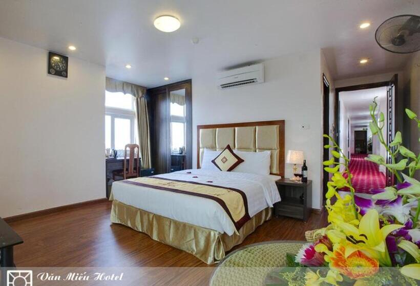 اتاق لوکس, Van Mieu 2