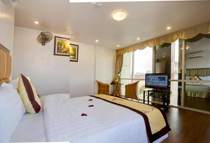 اتاق لوکس, Van Mieu 2