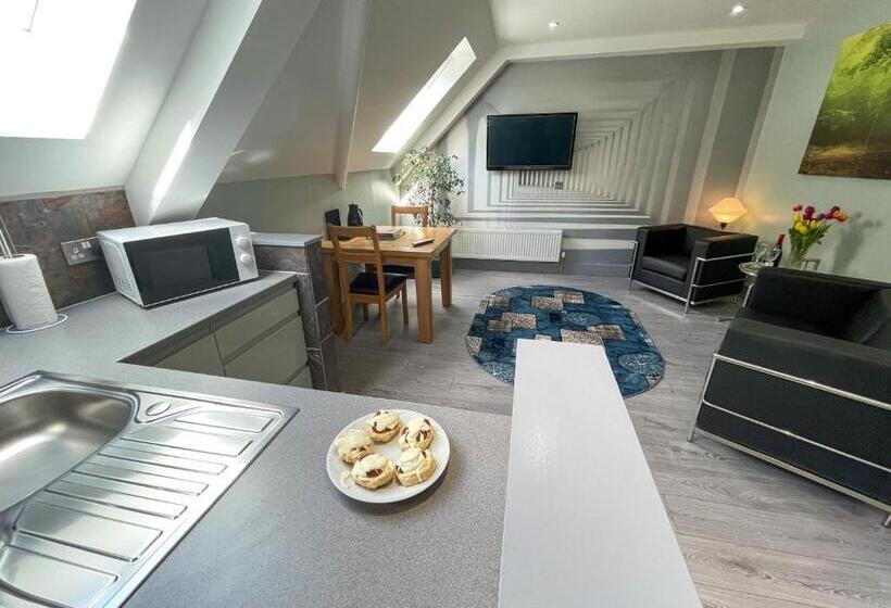 Студия Deluxe, Wildercombe House