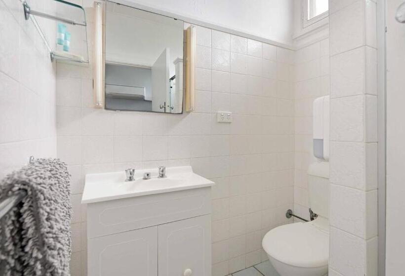 חדר סטנדרט, The Tree Motel