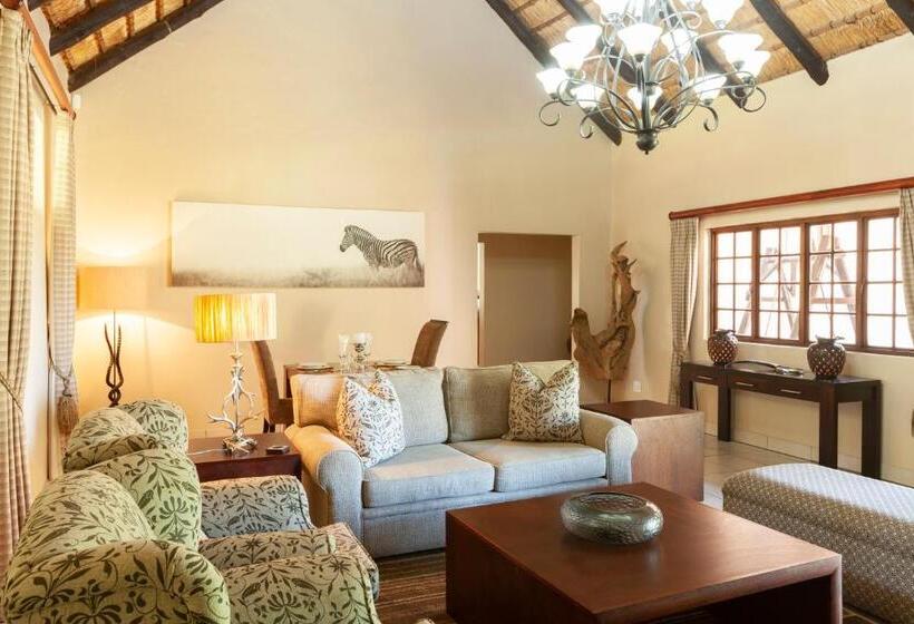 בקתת חדר, Whispering Waters