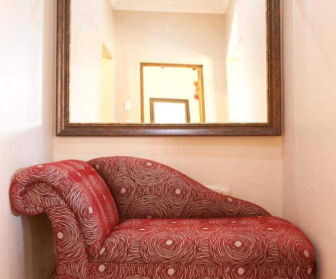 בקתת חדר, Whispering Waters