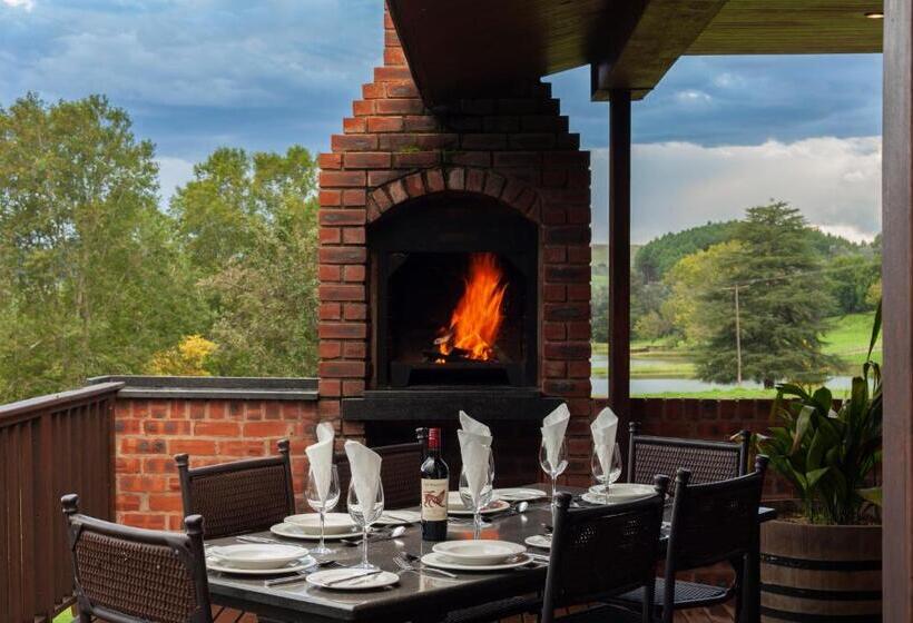 בקתה, Whispering Waters