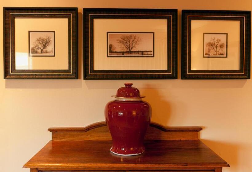 בקתה, Whispering Waters