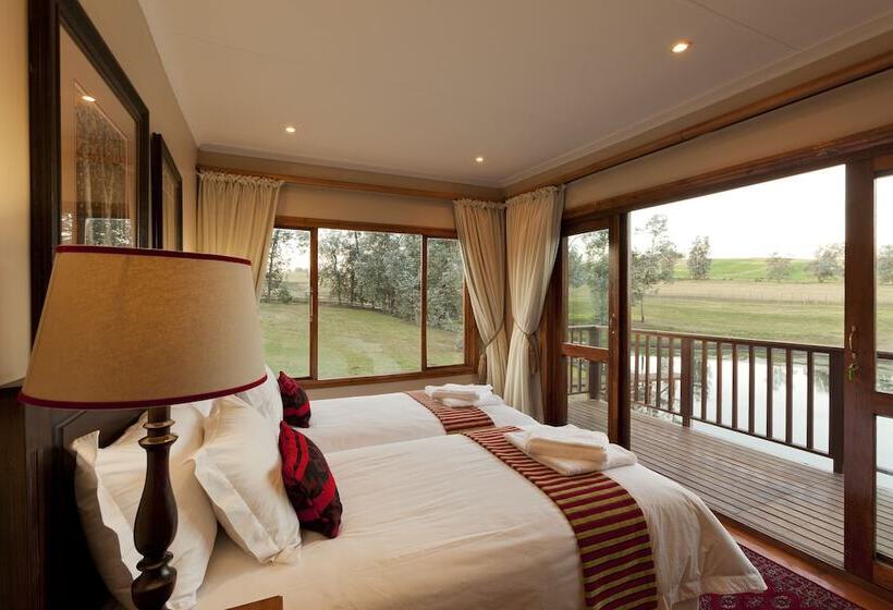 בקתה, Whispering Waters