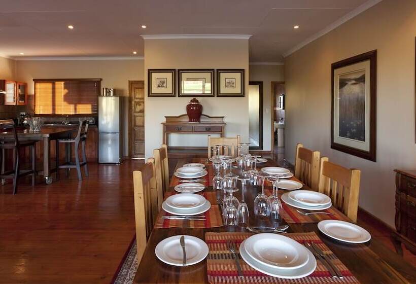 בקתה, Whispering Waters