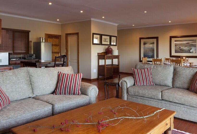 בקתה, Whispering Waters