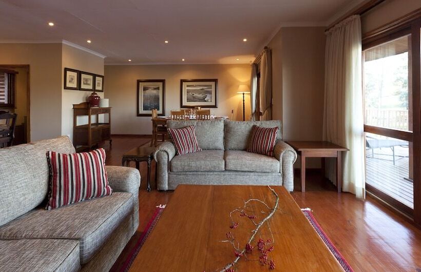 בקתה, Whispering Waters