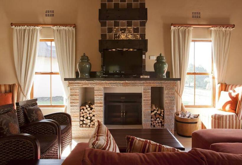 בקתת חדר, Whispering Waters