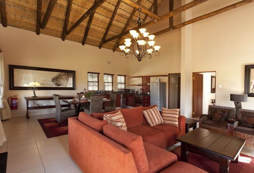 בקתת חדר, Whispering Waters