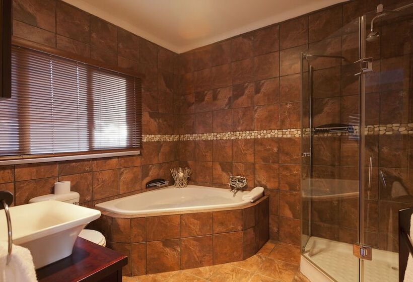 בקתה, Whispering Waters