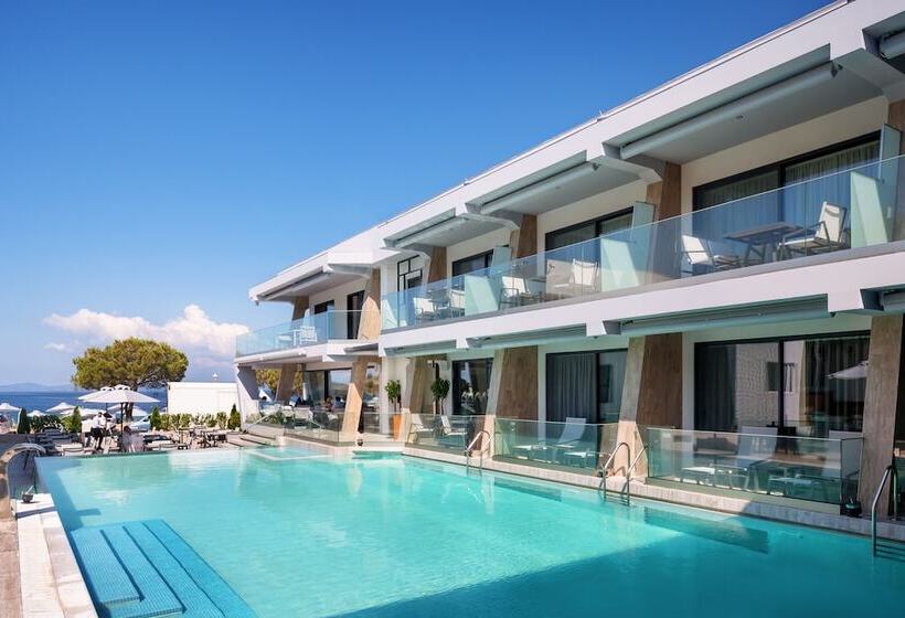 סטודיו אקזקיוטיב, Akti Toroni Boutique