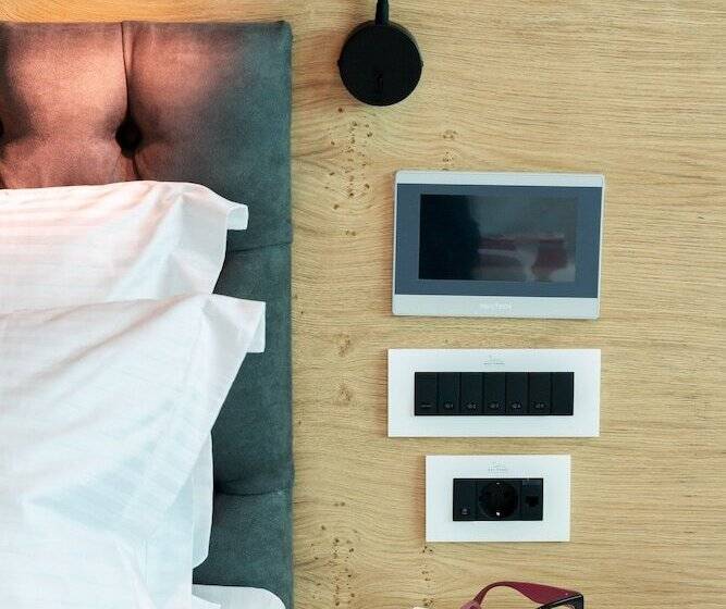 סטודיו אקזקיוטיב, Akti Toroni Boutique