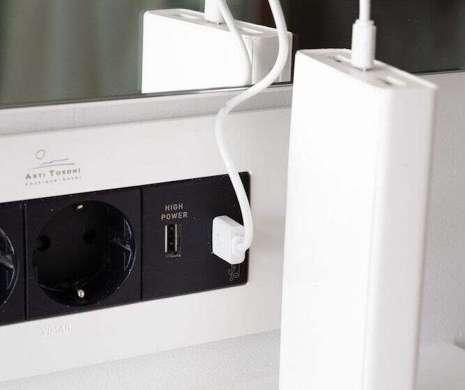 סטודיו אקזקיוטיב, Akti Toroni Boutique