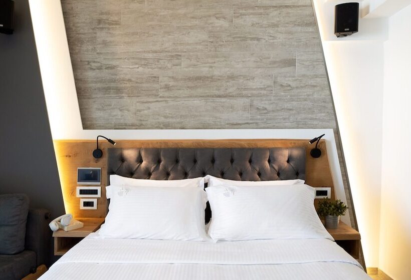 סטודיו אקזקיוטיב, Akti Toroni Boutique