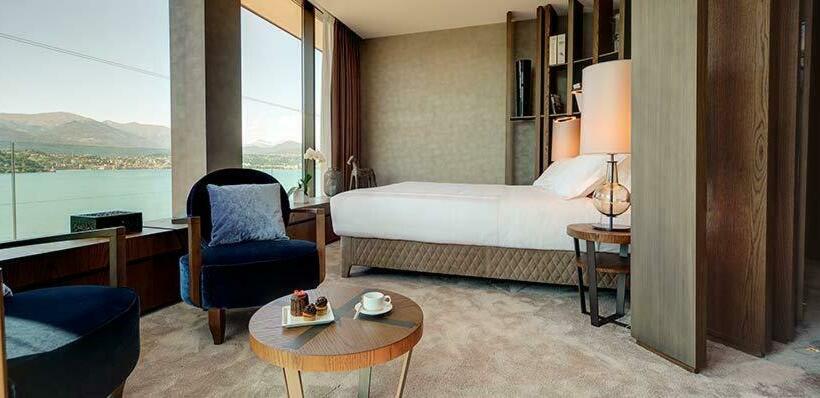 جناح, Grand Hotel Campione