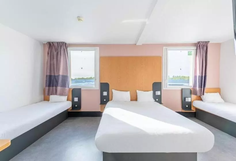 Standard Neljän Hengen Huone, B&b Hotel Lieusaint Carré Sénart