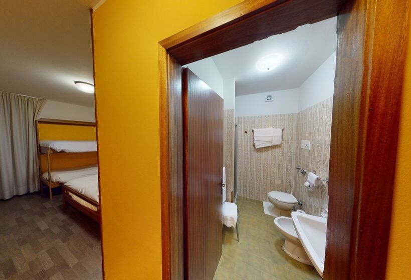 バルコニー付スタンダード4ベッドルーム, Davost