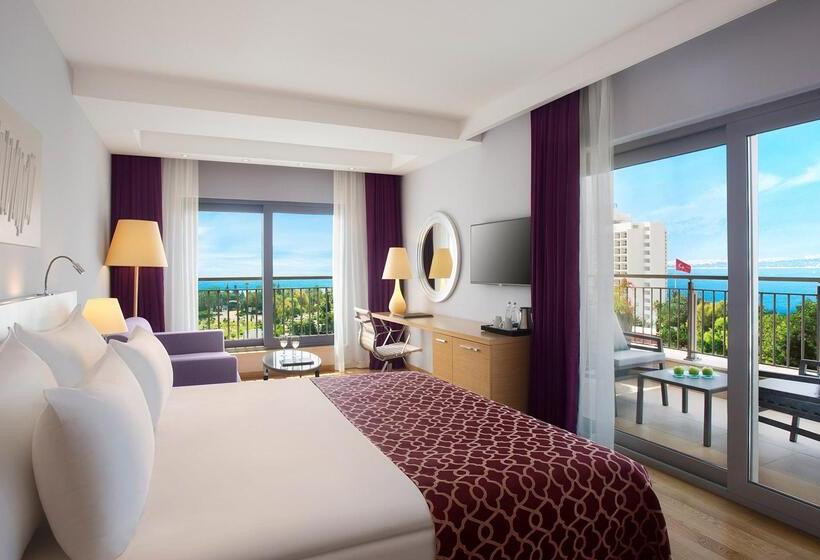 バルコニー付きスタンダードトリプルルーム, Davost