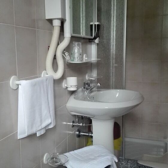 バルコニー付きスタンダードルーム, Davost