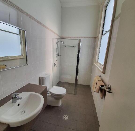 חדר סטנדרט לשלושה, Empire Hotel Goulburn